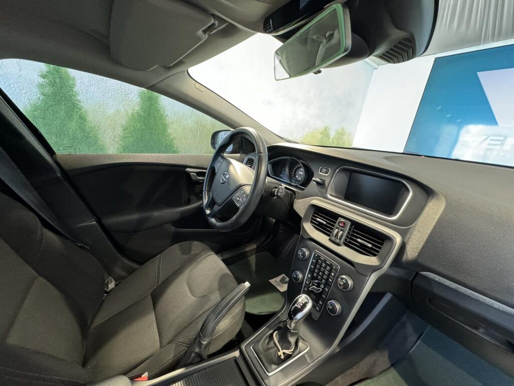 Volvo V40 Cross Country T3 Automatic 2017  - 6